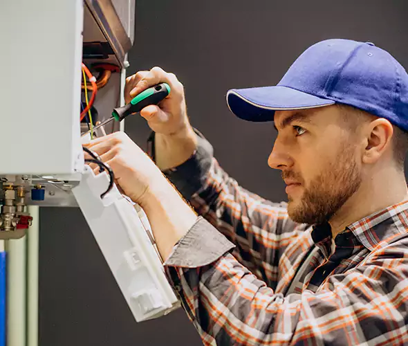 Expert Plumber for Tankless Water Heater Maintenance in Hollywood, FL: Schedule Professional Maintenance Services with Us